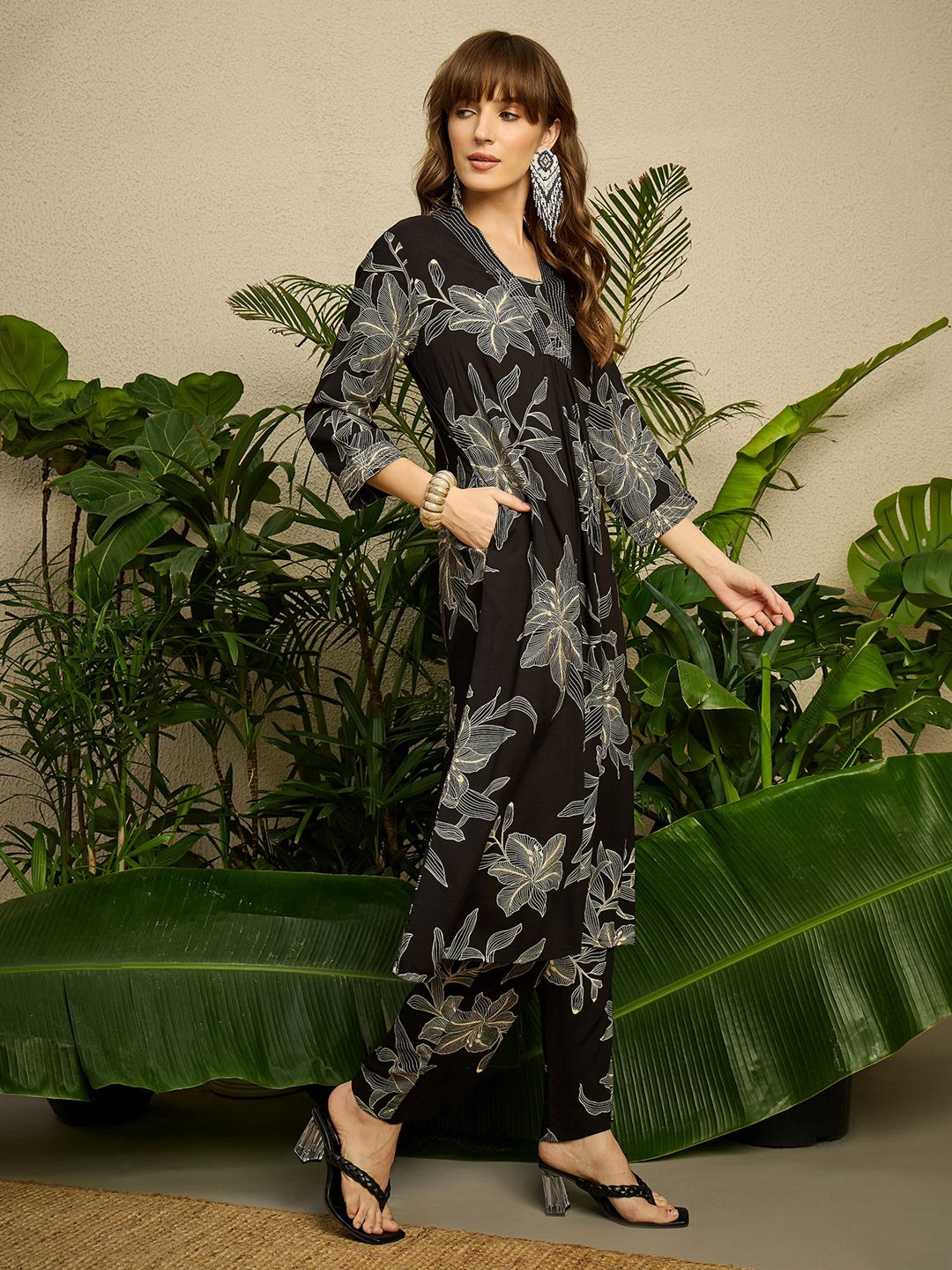 Women Black Viscose Rayon Floral Printed Regular Kurta with Trousers Set