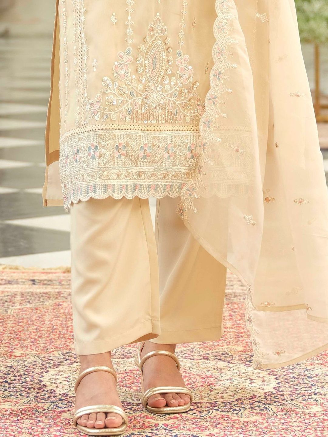 Women Floral Embroidered Kurta with Trousers & Dupatta