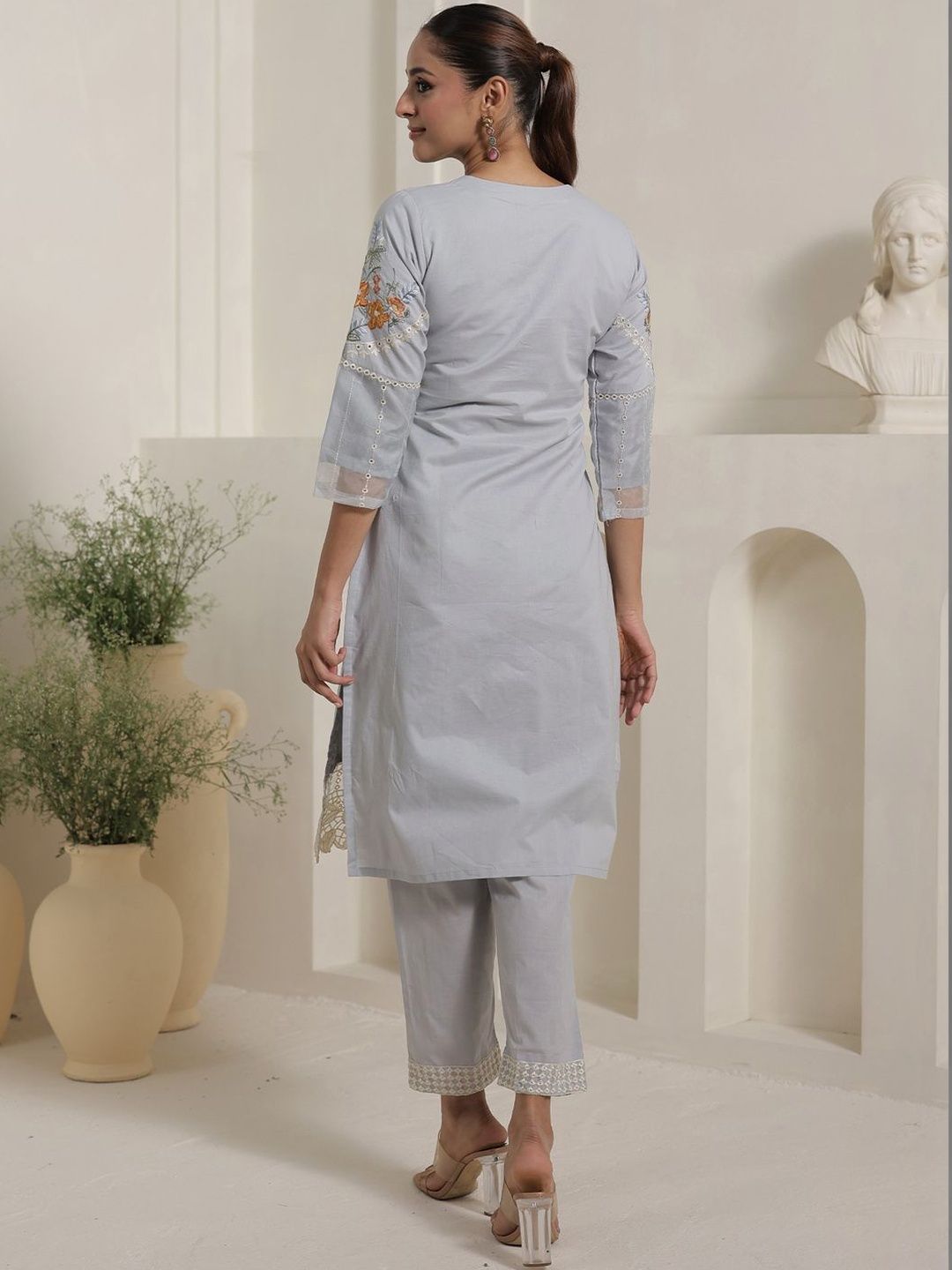 Women Floral Embroidered Regular Thread Work Pure Cotton Kurta with Trousers & With Dupatta
