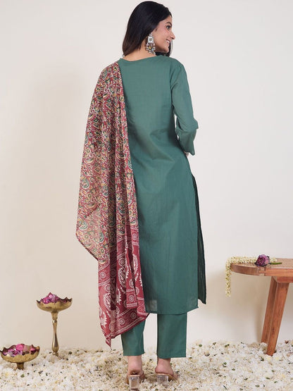 Ethnic Motifs Embroidered Thread Work Straight Kurta With Trouser & Dupatta
