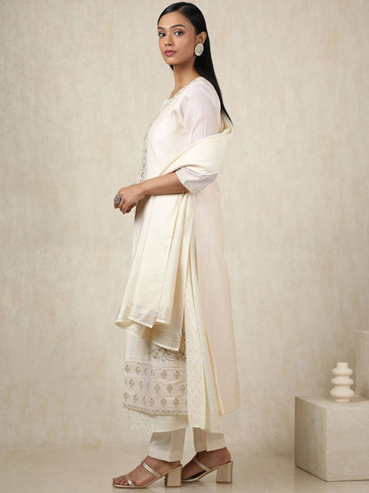 Dhiyona SO Women's Alina Cut Floral Embroidered Thread Work Chanderi Silk A-Line Kurta With Trousers & Dupatta