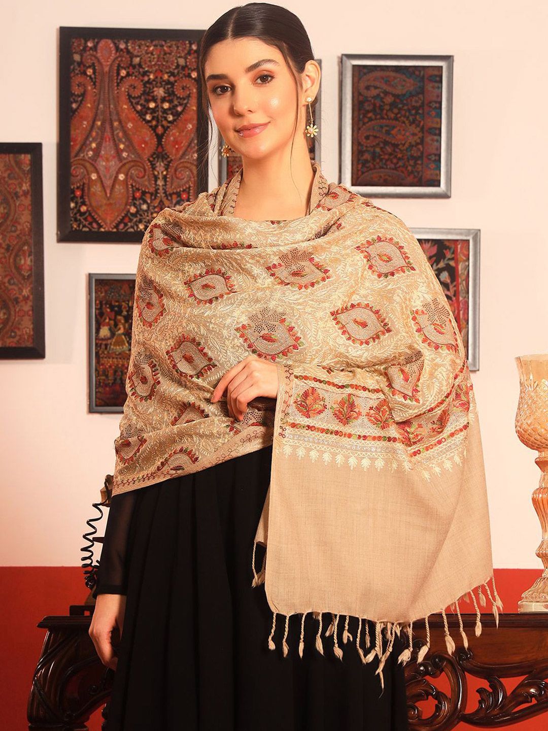 Dhiyona PA Nalki Paisley Embroidered Meherin Wool Shawl
