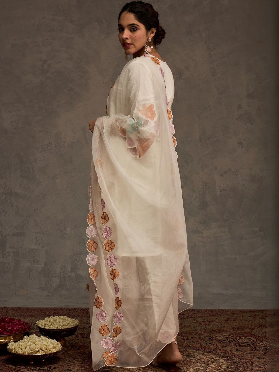 Women Floral Embroidered Regular Thread Work Kurta with Trousers & With Dupatta