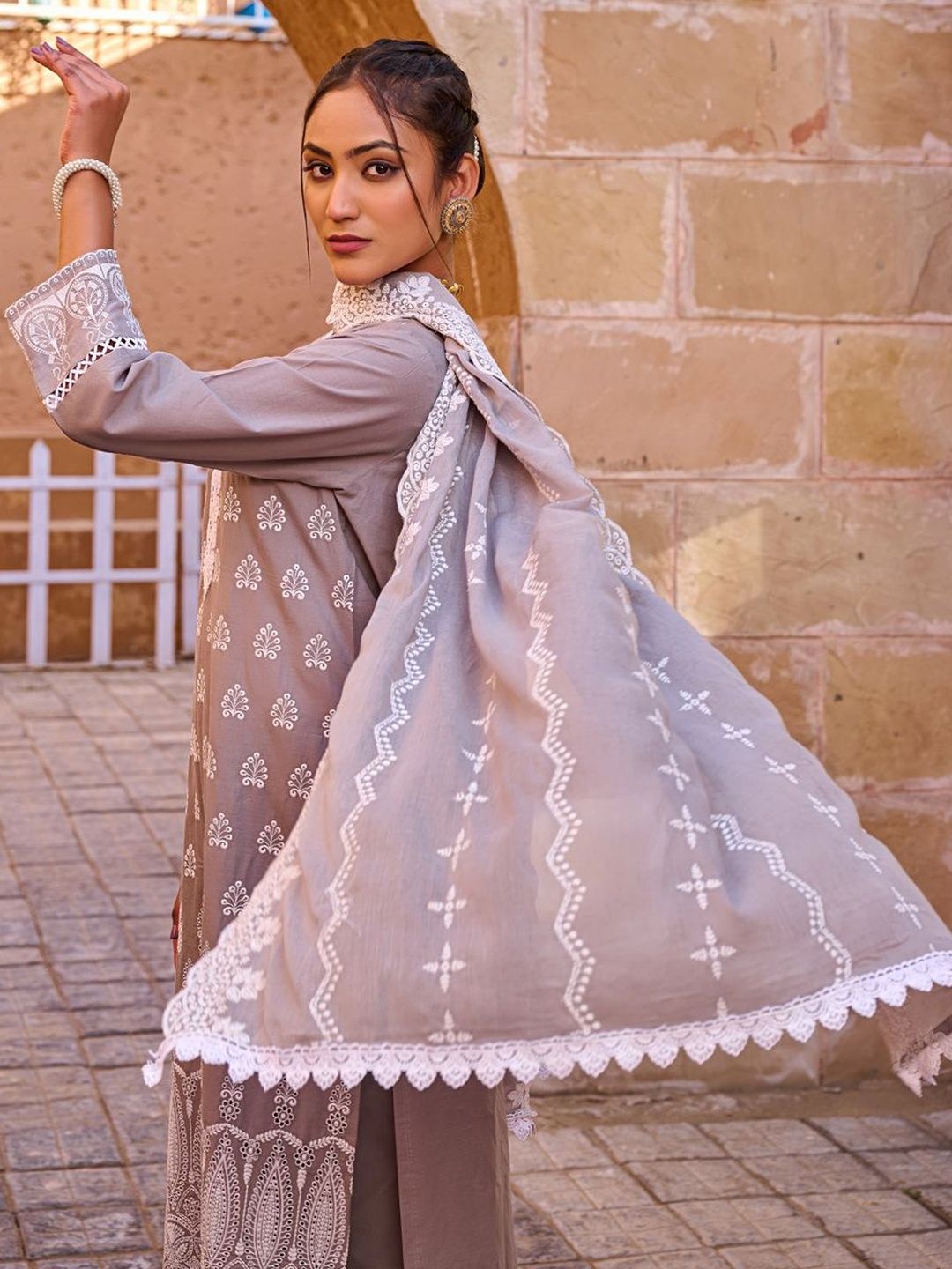 Women Ethnic Motifs Embroidered Regular Thread Work Pure Cotton Kurta with Trousers & With Dupatta