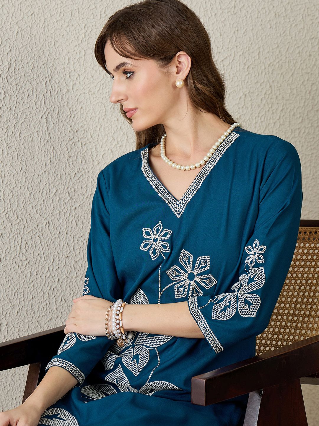 Women Floral V-Neck Embroidered Regular Thread Work Straight Kurta Sets