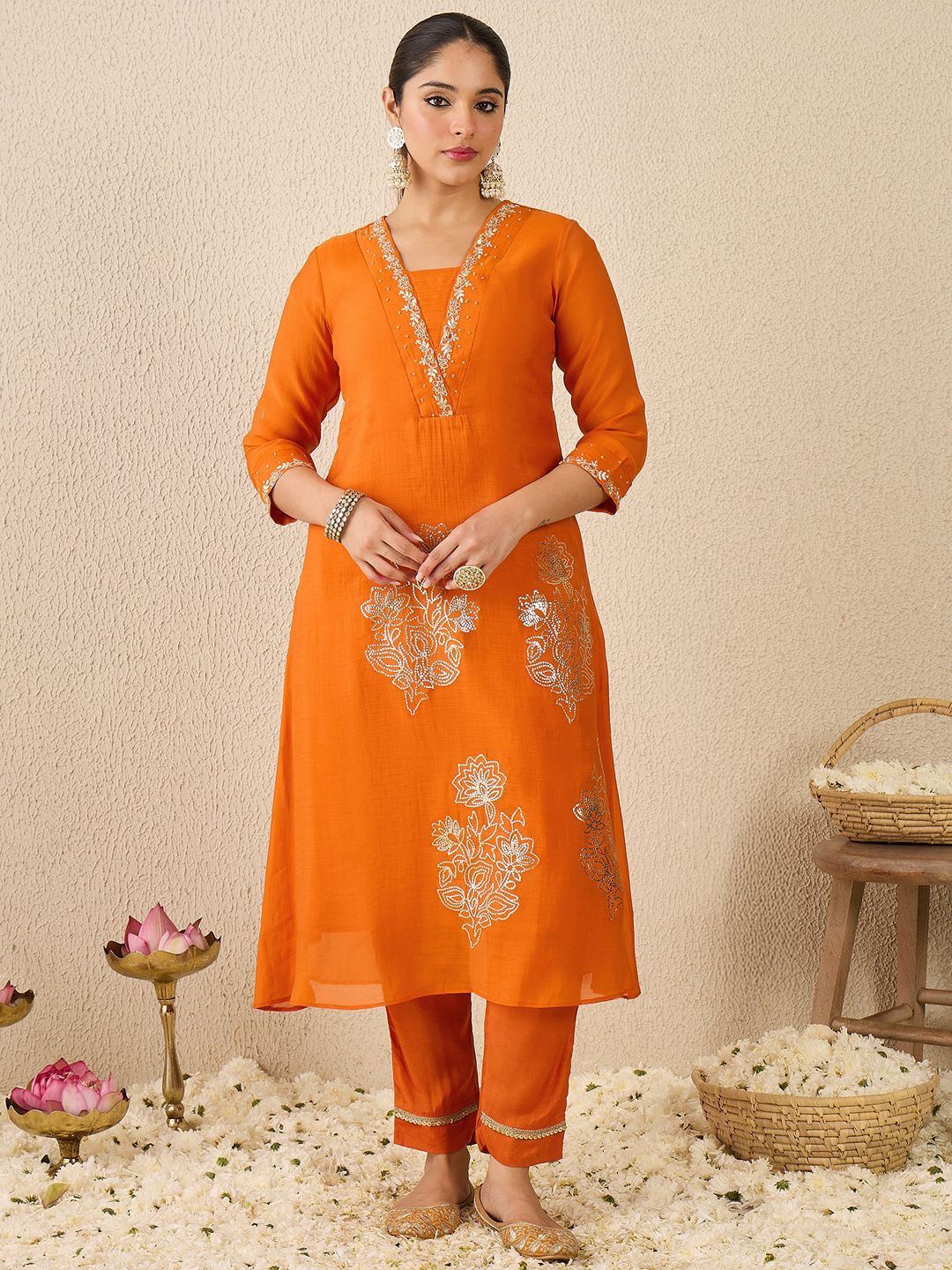 Dhiyona IE Women's Women Ethnic Motifs Embroidered V-Neck Sequinned Kurta with Trousers
