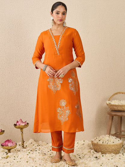Dhiyona IE Women's Women Ethnic Motifs Embroidered V-Neck Sequinned Kurta with Trousers