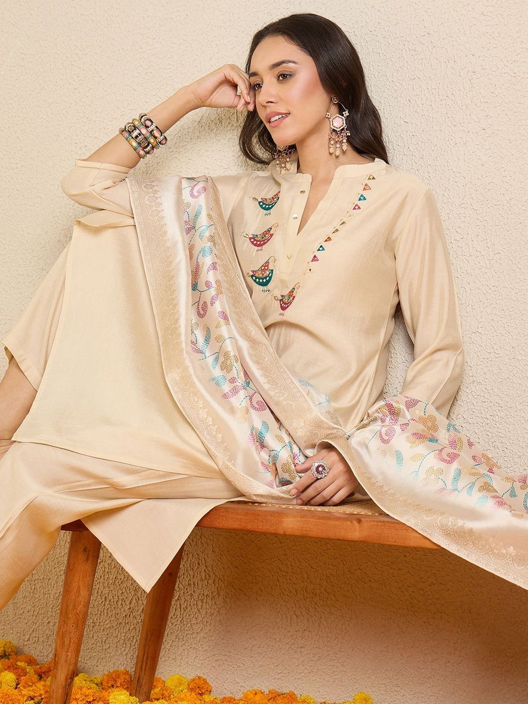 Women Floral Embroidered Regular Thread Work Kurta with Trousers & With Dupatta