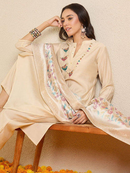 Women Floral Embroidered Regular Thread Work Kurta with Trousers & With Dupatta