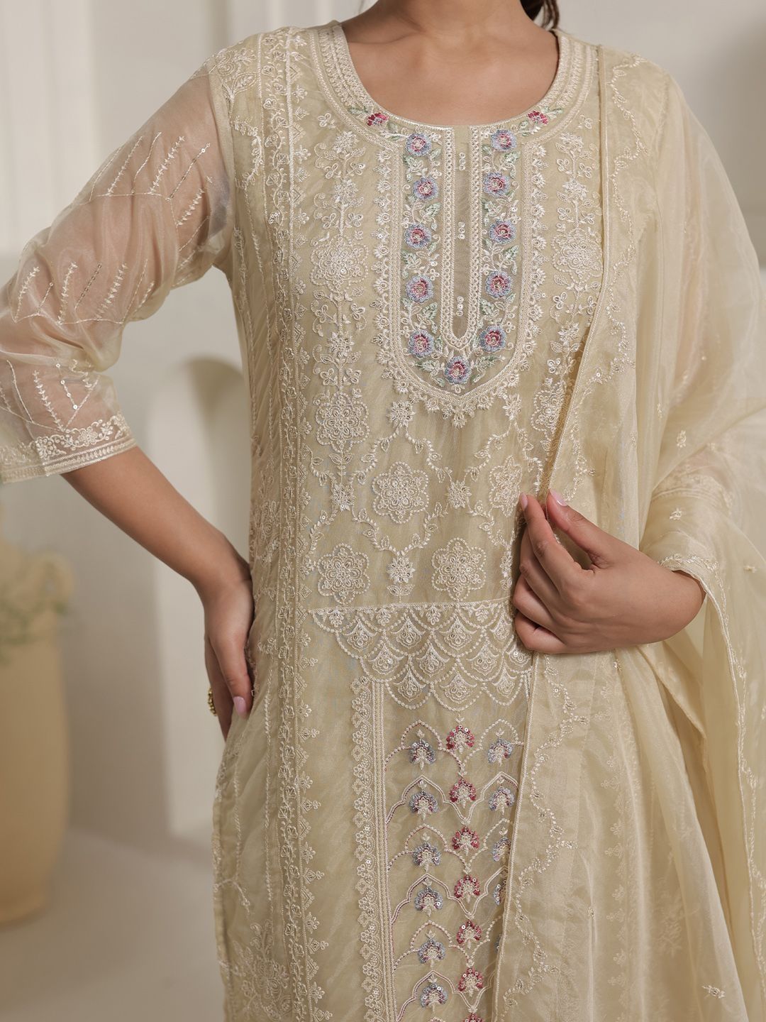 Women Solid Kurta with Trouser