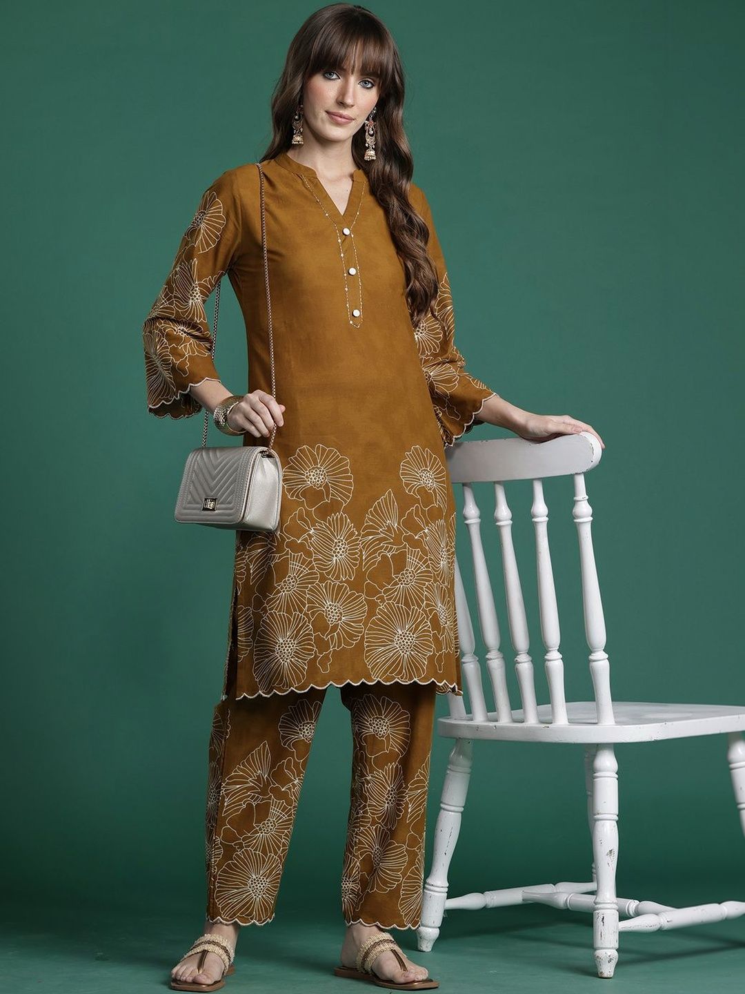 Women Floral Embroidered Regular Thread Work Pure Cotton Kurta with Trousers