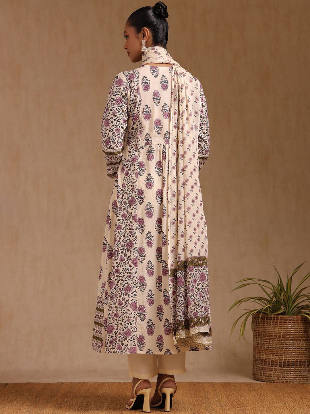 Dhiyona SO Women's Women Floral Printed Regular Mirror Work Pure Cotton Kurta with Trousers & Dupatta