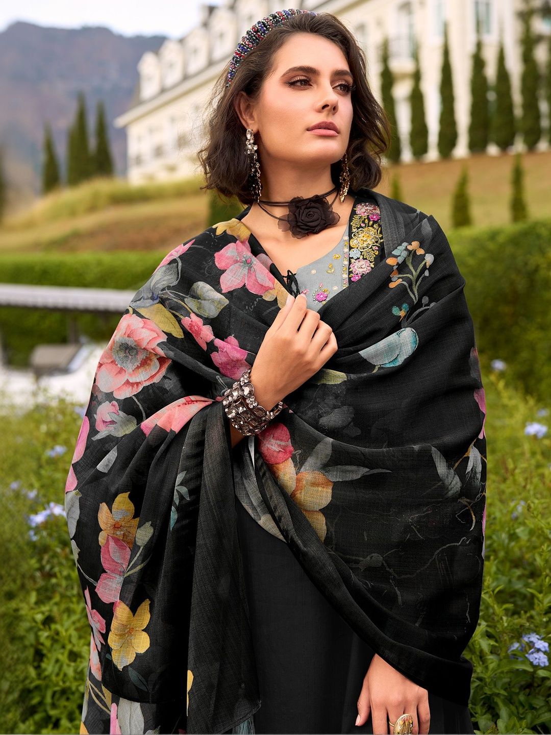 Women Floral Embroidered Regular Thread Work Pure Cotton Kurta with Trousers & With Dupatta