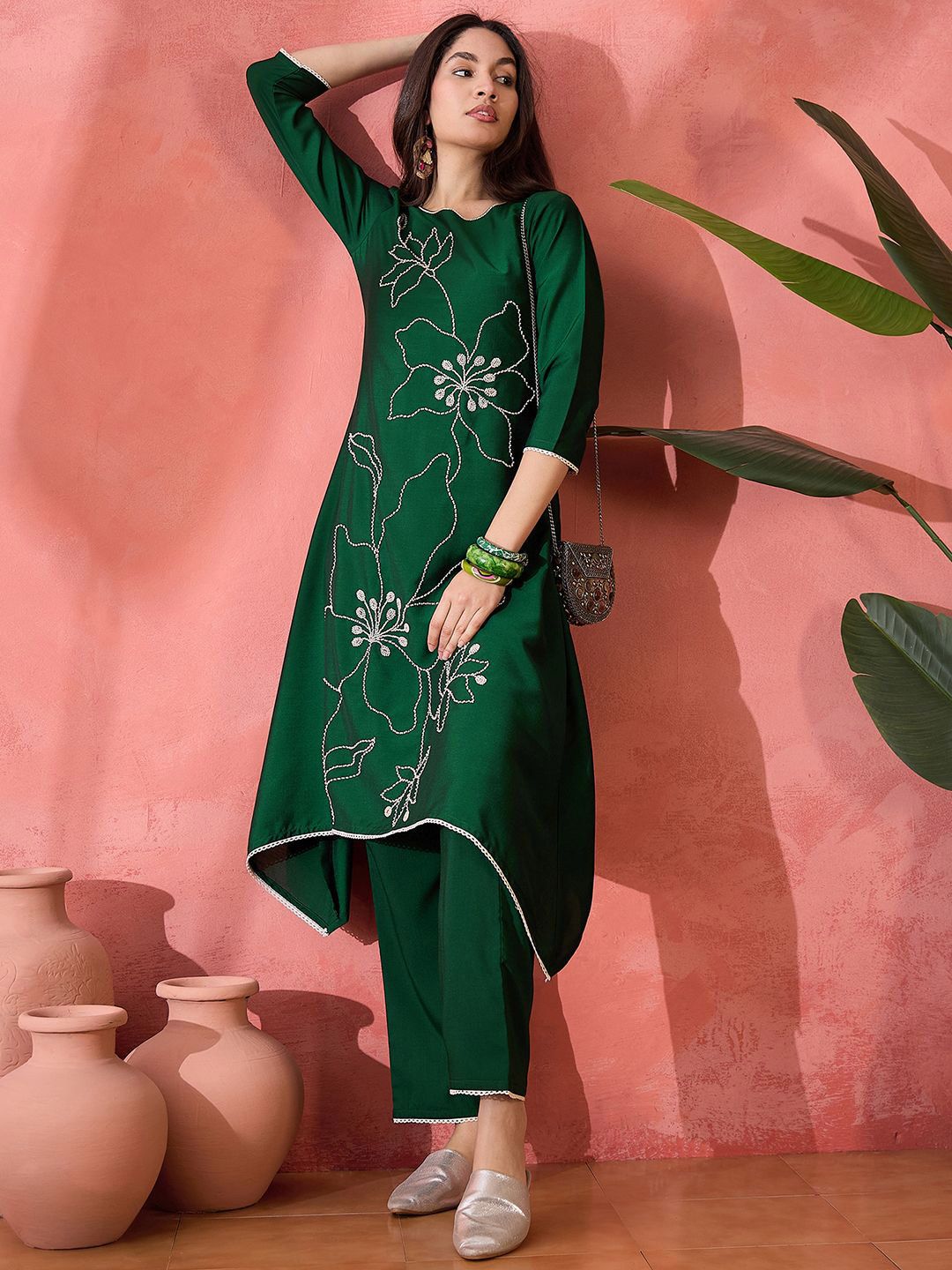 Dhiyona SN Women's Floral Embroidered Regular Beads and Stones Kurta with Trousers