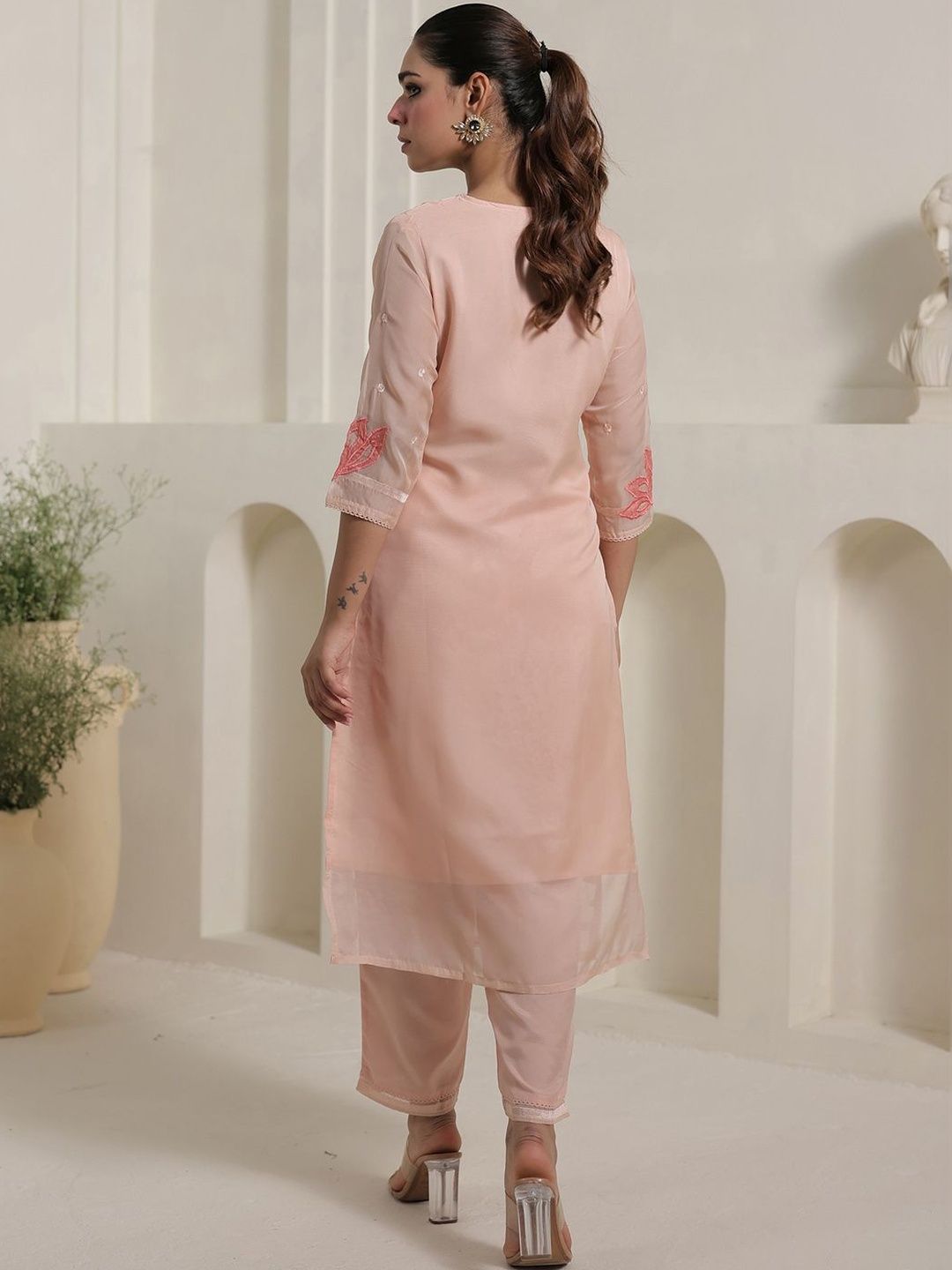 Women Floral Embroidered Regular Thread Work Kurta with Trousers & With Dupatta