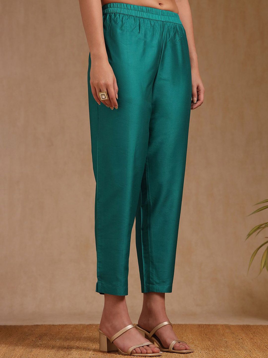 Dhiyona SO Women's Floral Printed Beads and Stones Straight Kurta With Trouser And Dupatta