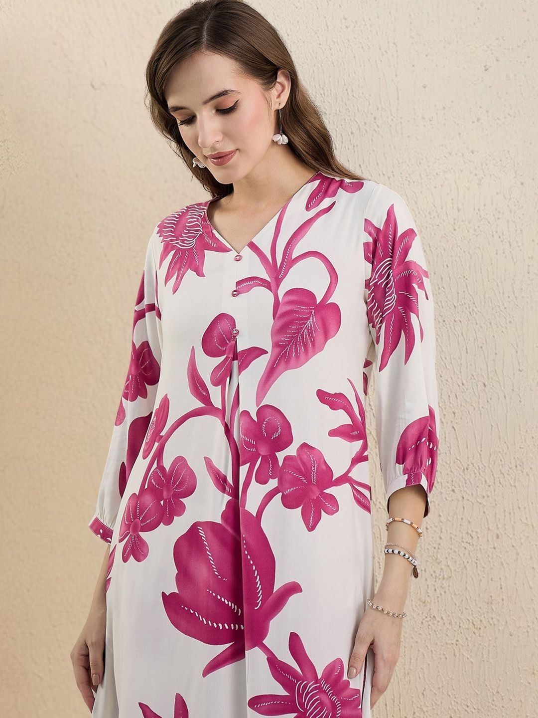 Women Floral Printed Regular Kurta with Trousers