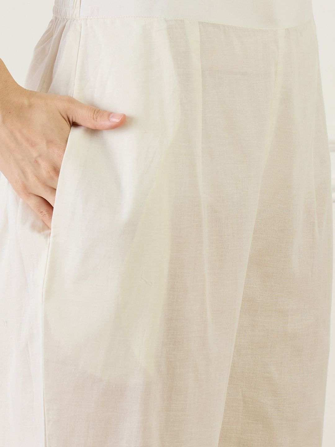 Women Floral Printed Regular Linen Kurta with Trousers