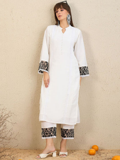 Floral Embroidered Panelled Beads and Stones Straight Kurta with Trousers