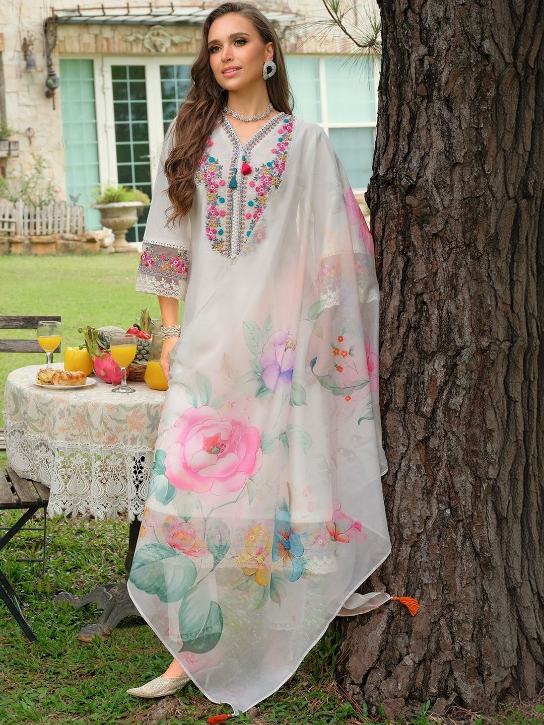 Dhiyona IE Women Floral Embroidered Regular Thread Work Kurta with Trousers & With Dupatta