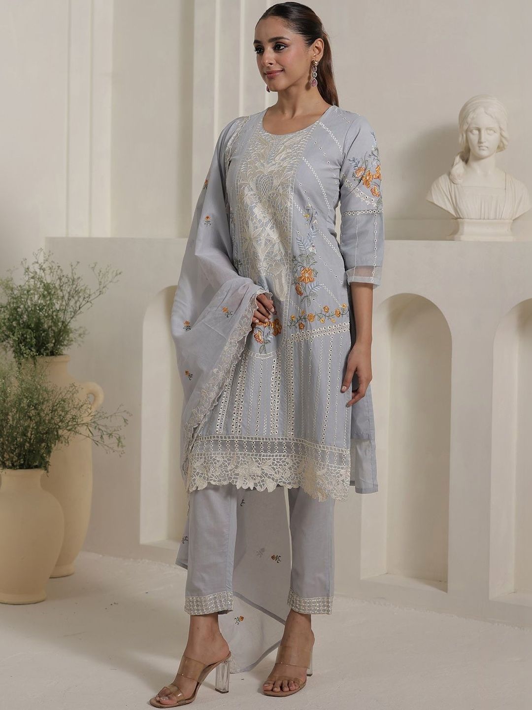Women Floral Embroidered Regular Thread Work Pure Cotton Kurta with Trousers & With Dupatta