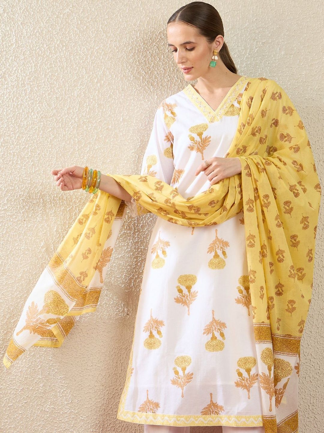Women Floral Printed Regular Thread Work Pure Cotton Kurta with Trousers & With Dupatta