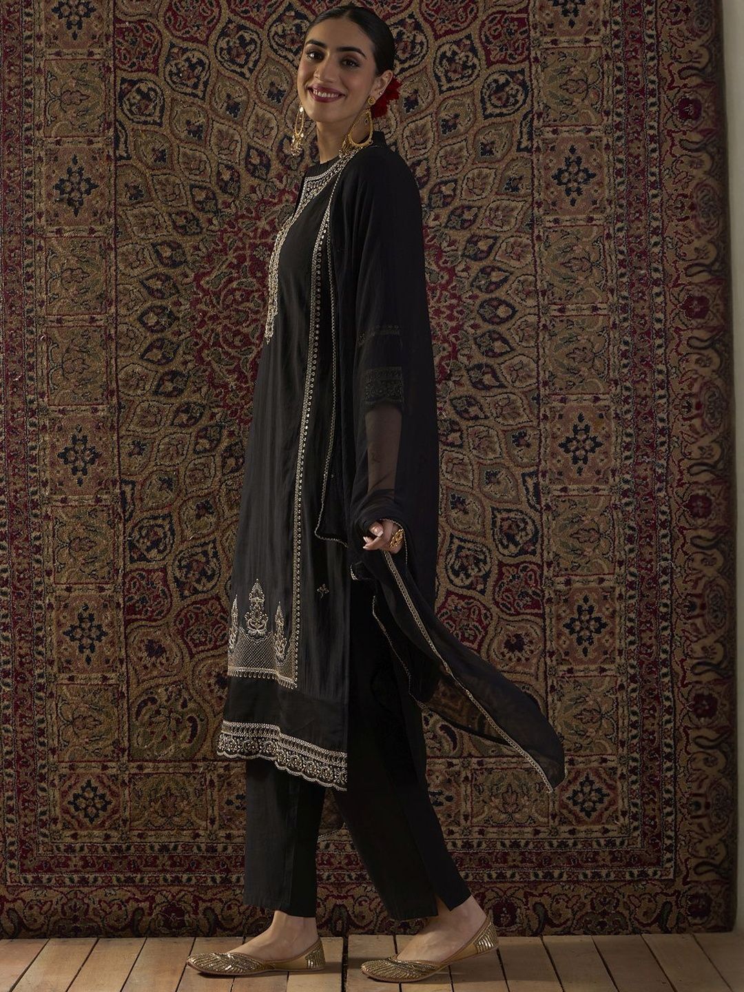 Ethnic Motifs Embroidered Mandarin Collar Straight Kurta & Trousers With Dupatta