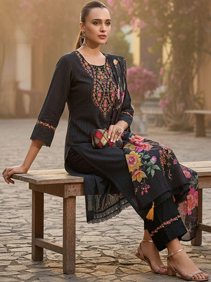 Floral Embroidered Regular Thread Work Pure Cotton Kurta With Trousers & Dupatta