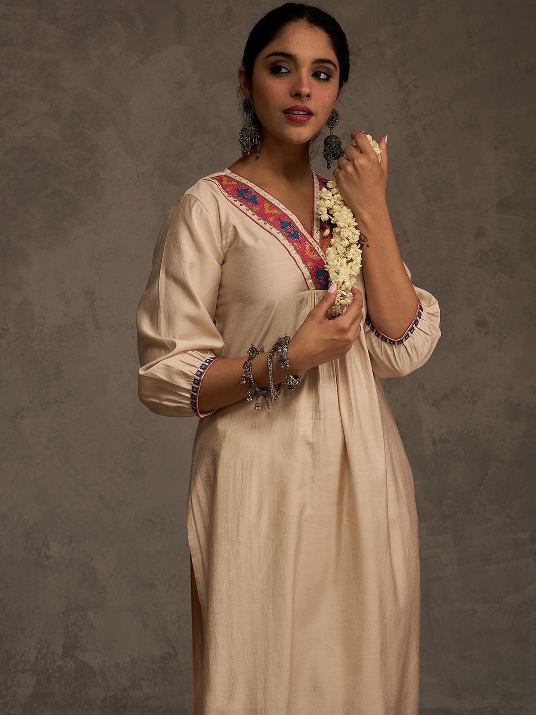 Ethnic Motifs Embroidered A-Line Thread Work Kurta With Trouser