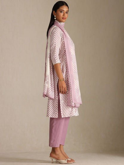 Dhiyona SO Women's Women Floral Embroidered Pure Cotton Kurta & Trousers With Floral Dupatta