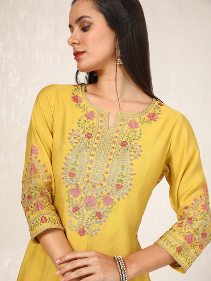 Dhiyona SO Women's Floral Embroidered Thread Work Notch Neck Straight Kurta with Trousers & Dupatta