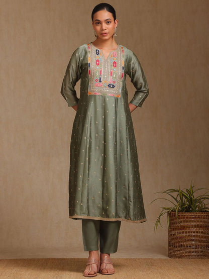 Dhiyona SO Women's Floral Embroidered Notch Neck Sequinned A-Line Kurta With Trousers & Dupatta