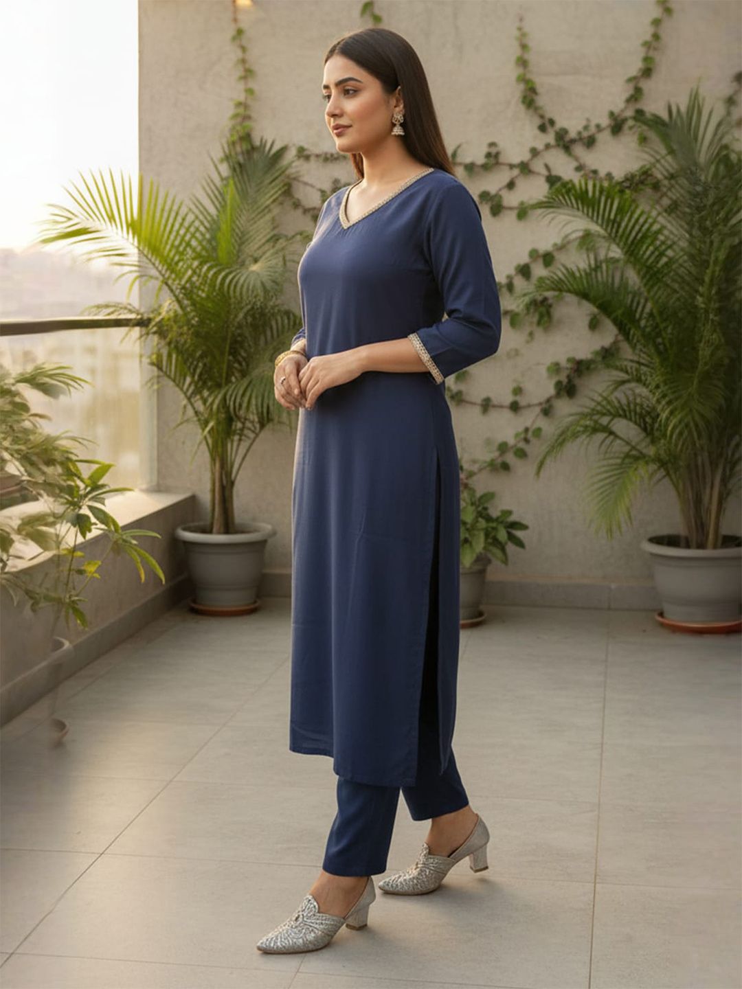 Dhiyona IE V-Neck Tunic With Trousers