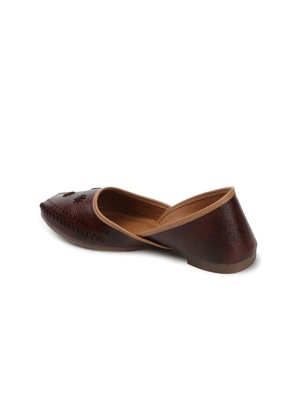 Dhiyona AK Women Embellished Ballerinas