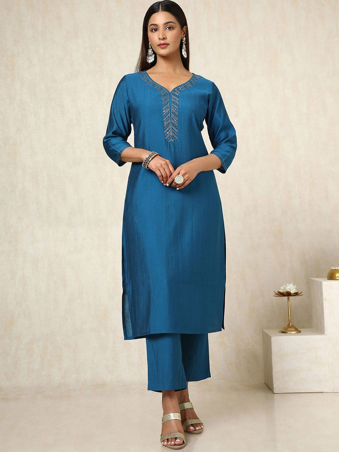 Dhiyona SO Women's Floral Yoke Design Sweetheart Neck Beads Work Straight Kurta With Trouser