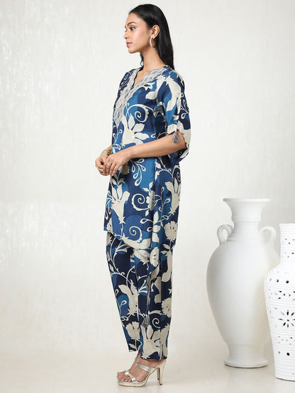 Dhiyona SO Women's Women Floral Regular Sequinned Kurta with Trousers