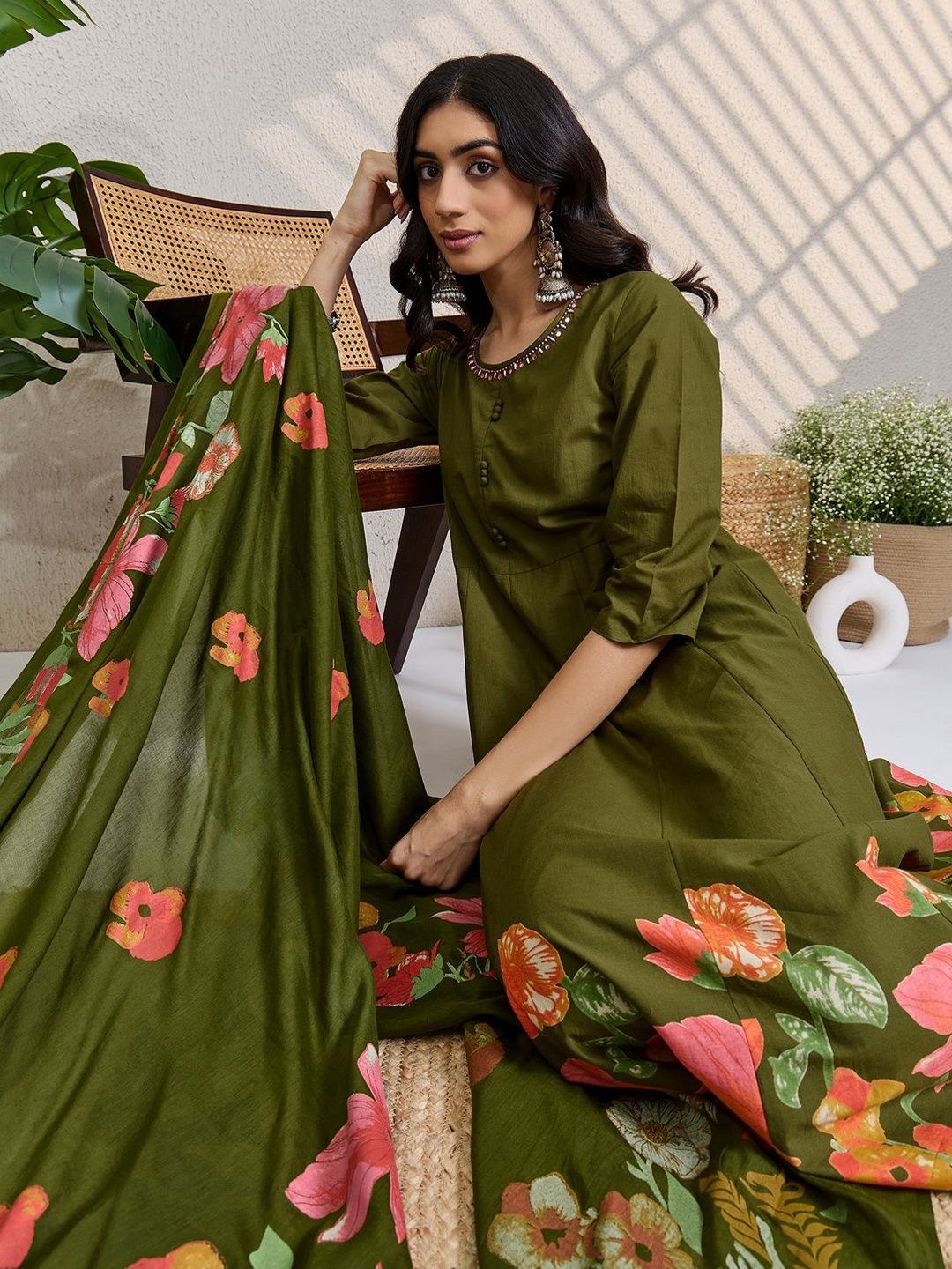 Women Floral Printed Panelled Thread Work Pure Cotton Kurta with Trousers & With Dupatta