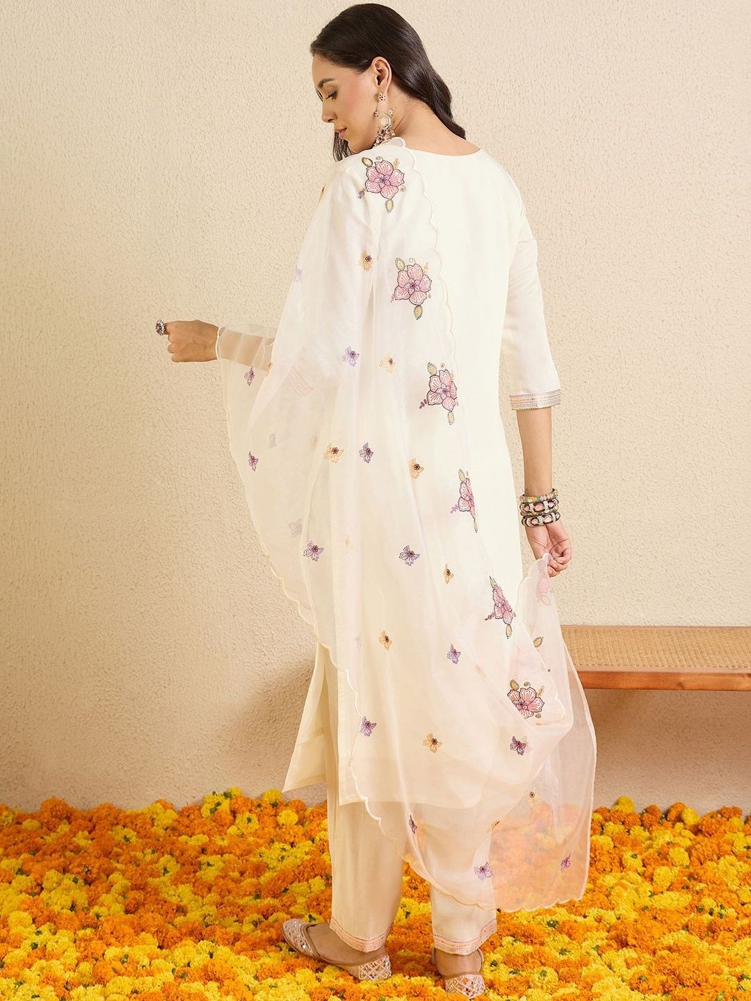 Women Floral Embroidered Regular Thread Work Kurta with Trousers & With Dupatta