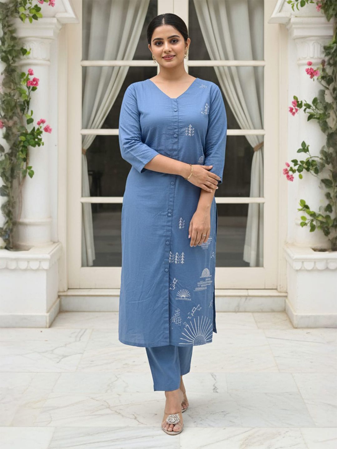 Women Ethnic Motifs Printed Cotton Kurta with Trousers