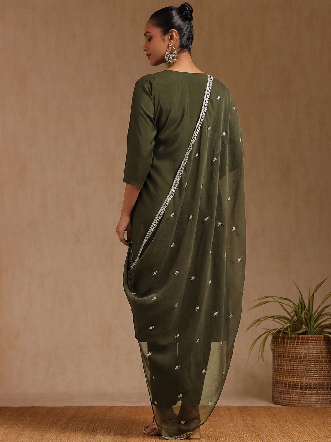Dhiyona SO Women's Floral Embroidered U-Neck Sequinned Straight Kurta With Trousers & Dupatta