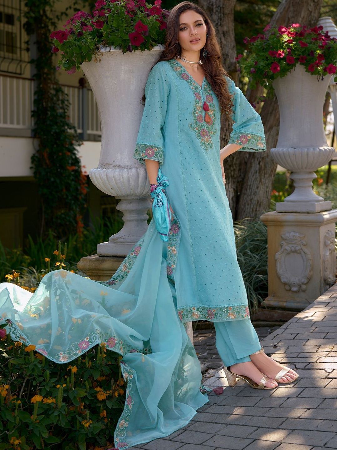 Women Floral Embroidered Regular Thread Work Pure Cotton Kurta with Trousers & With Dupatta