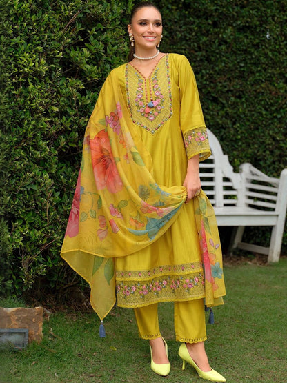 Women Floral Embroidered Kurta with Trousers & Dupatta