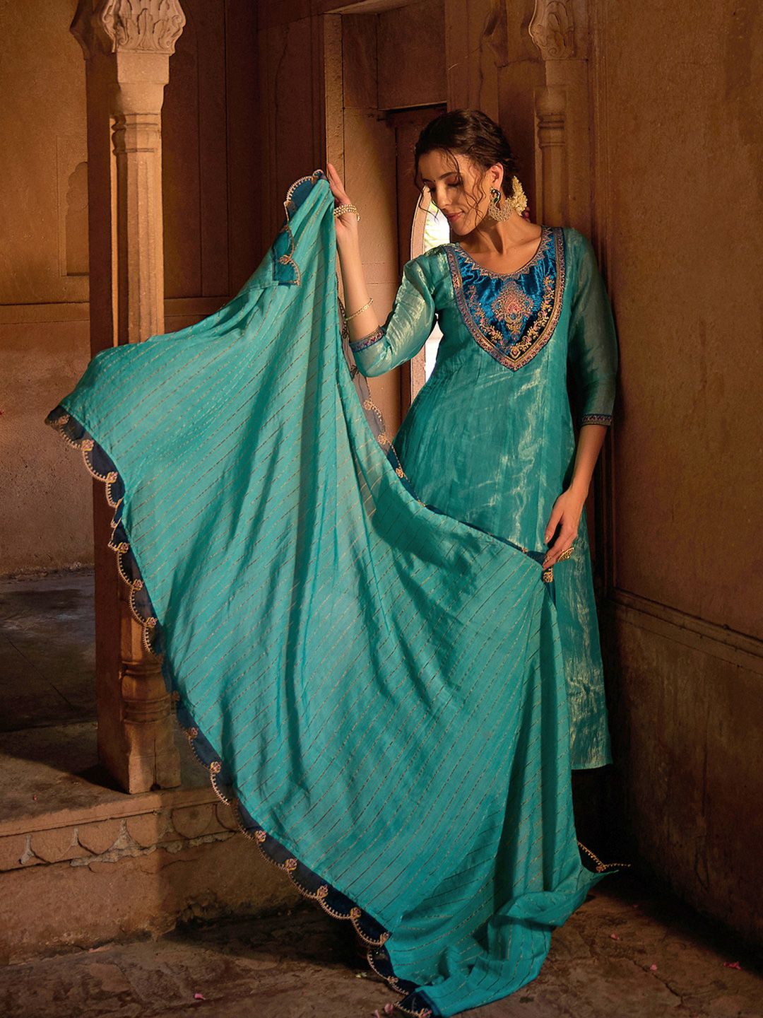 Dhiyona CH Women Floral Embroidered Regular Sequinned Kurta with Trousers & Dupatta