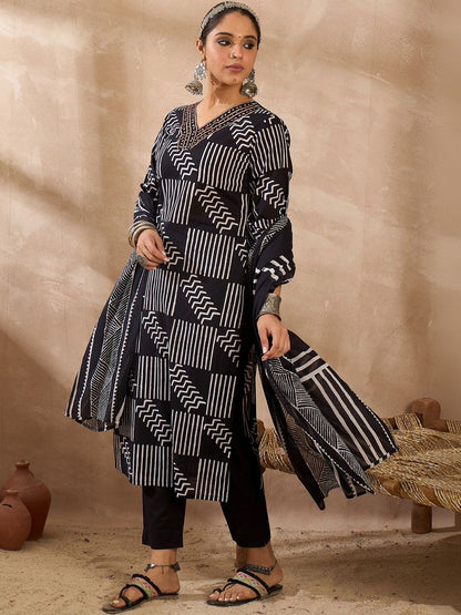 Women Printed Regular Thread Work Pure Cotton Kurta with Trousers & With Dupatta