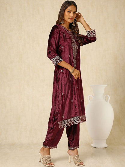Dhiyona SO Women's Floral Embroidered Straight Velvet Kurta with Trousers