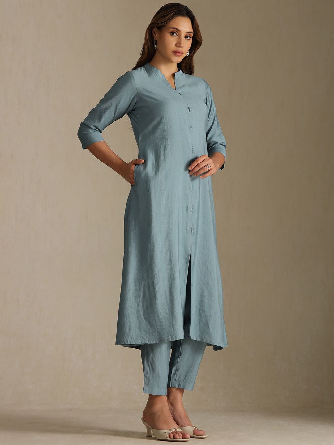 Dhiyona SO Women's Women Solid Mandarin Collar Kurta with Trousers