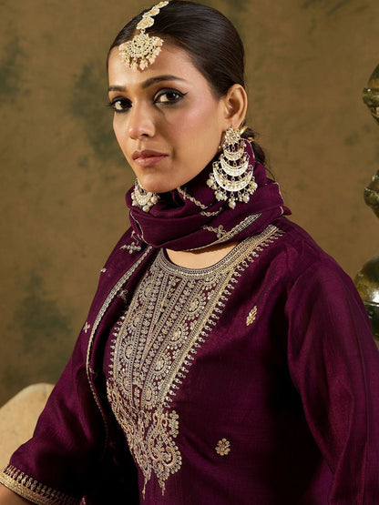 Dhiyona IE Ethnic Floral Embroidered Zari Work Detail Regular Sleeves Round Neck Kurta Set