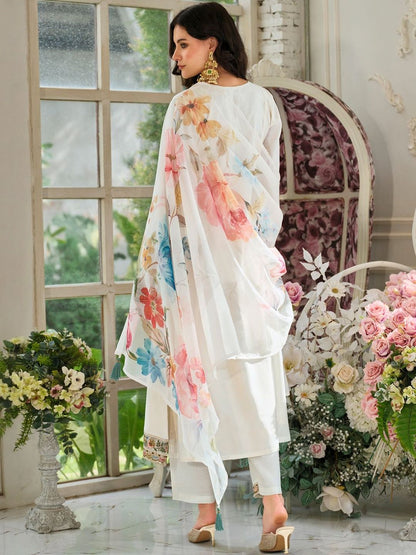 Floral Embroidered Regular Thread Work Kurta With Trouser & Dupatta