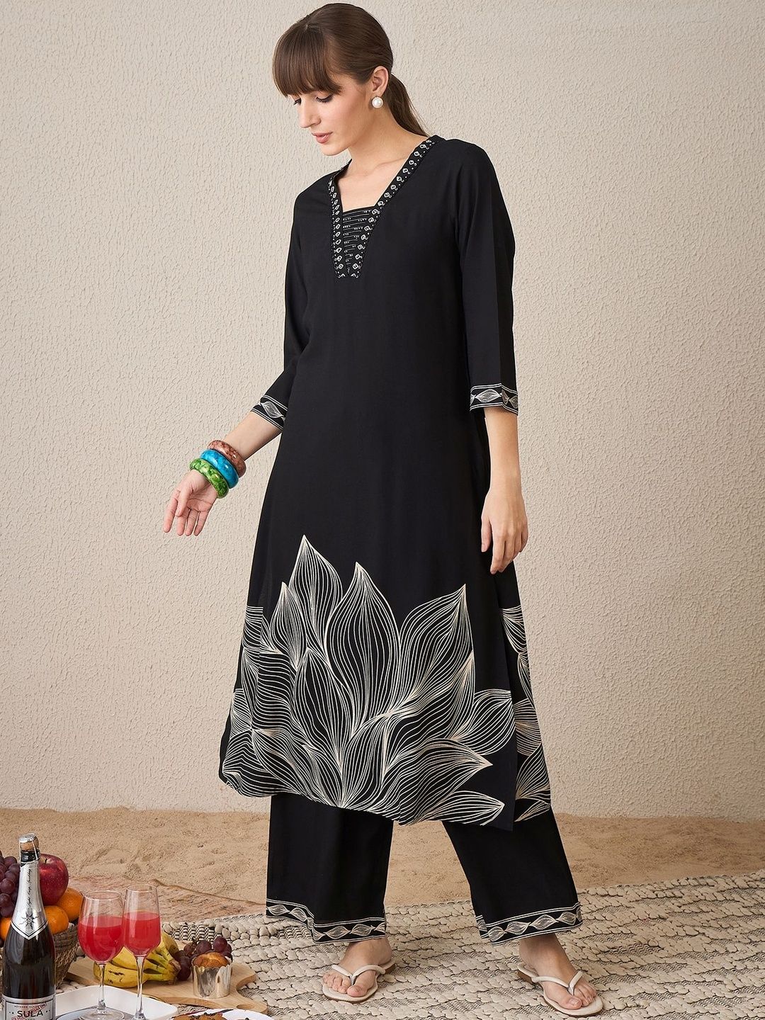 Women Floral Printed Regular Thread Work Kurta with Trousers