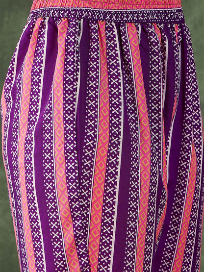 Dhiyona KL Women Floral Printed Tiered Kurta with Trousers & With Dupatta